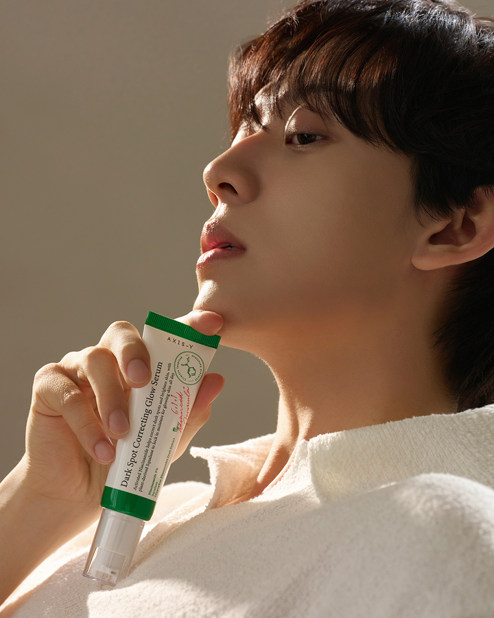 axis dark spot correcting serum i a man hand 