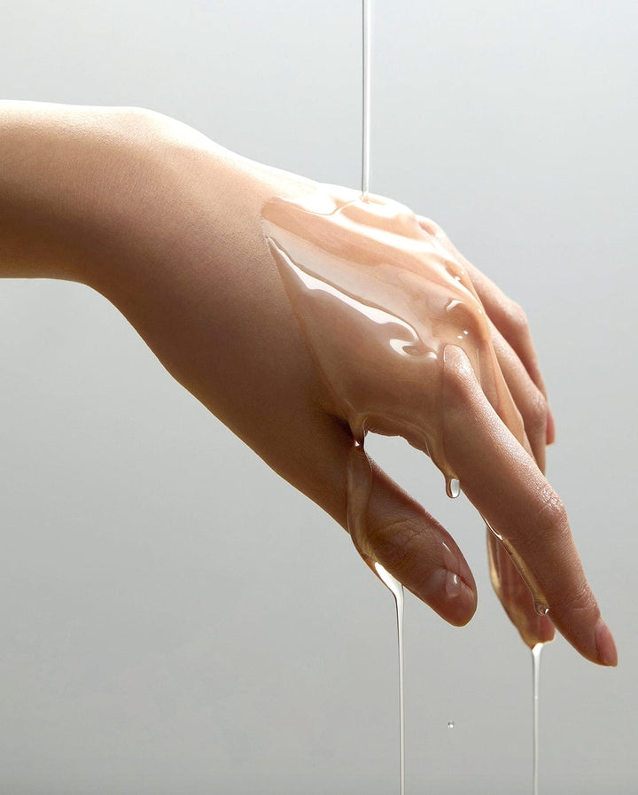 anua oil on hand view  pakistan